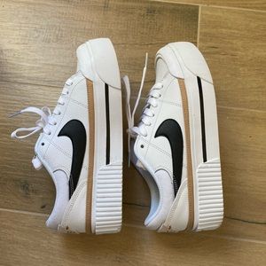 Nike shoes size 7
